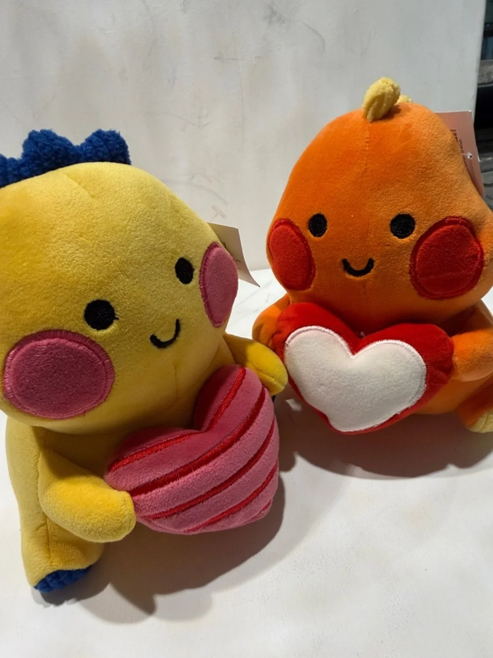 Plush Heart-Holding Small Pet Toy - Yellow and Orange